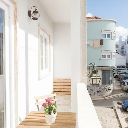 Apartment Like A Local @ Stylish Almada