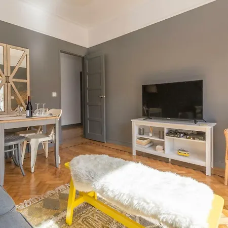 Apartment Like A Local @ Stylish Almada