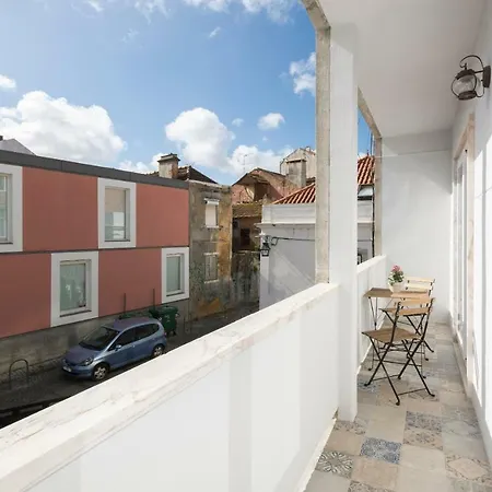 Apartment Like A Local @ Stylish
